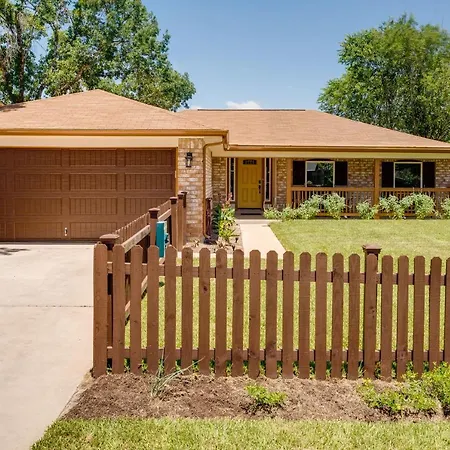 San Antonio Home With Private Hot Tub Pet Friendly!